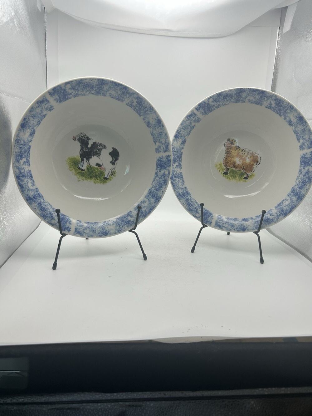 Two Country Barn Serving Bowls. 1990/2000